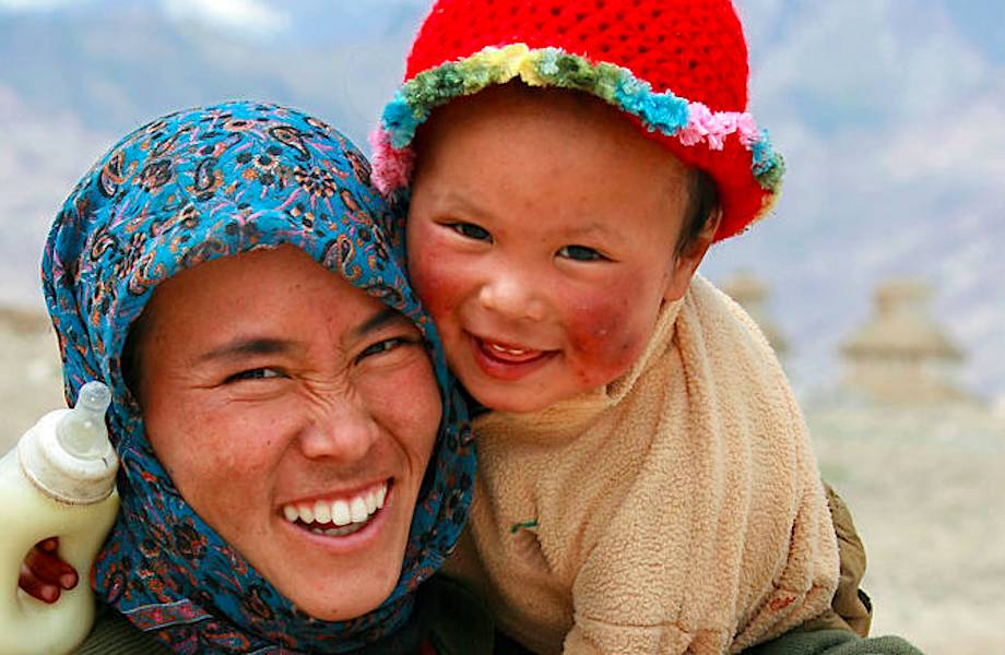 10 лет фотограф снимает особую связь между мамами и детьми по всему миру