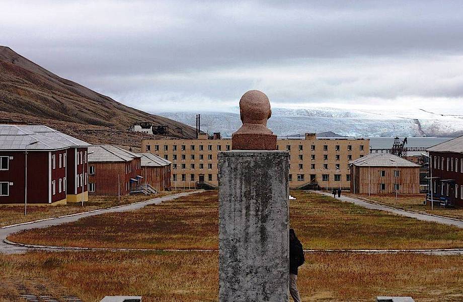 Загадочная Пирамида: заброшенный советский поселок в Норвегии