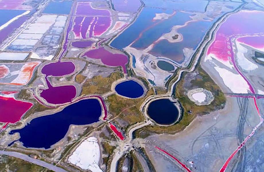 Видео: Тысячелетние озера в Китае стали похожими на разноцветную палитру художника