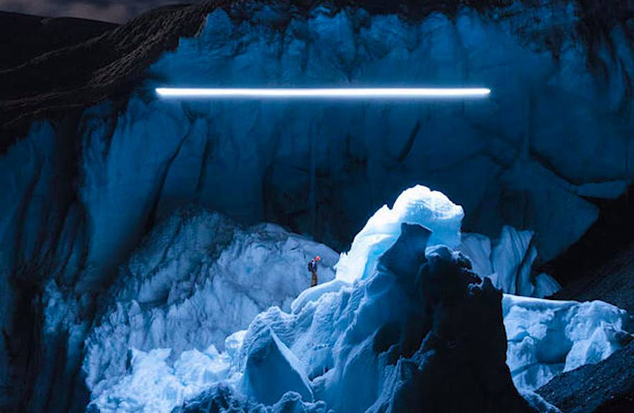 Захватывающая красота ледников, снятых дронами в ночное время 