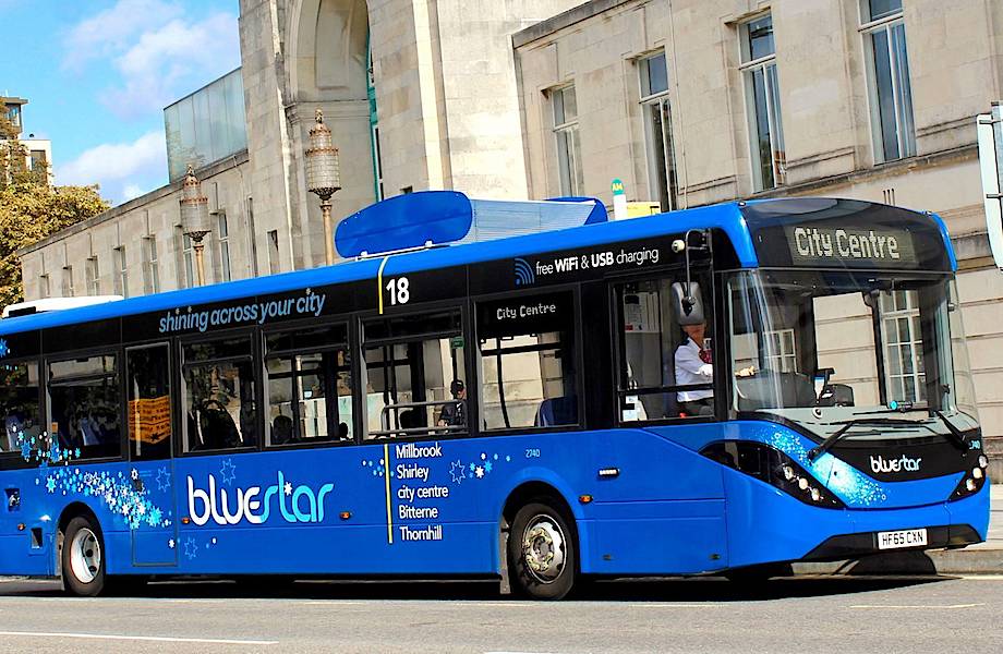 В Великобритании запущен автобус, который очищает воздух