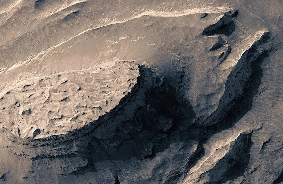 Нереальный полет над реальной планетой: самое зрелищное видео о красотах Марса