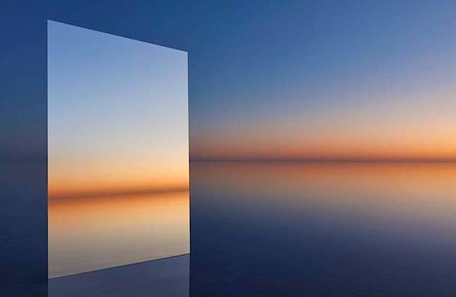 Фотограф из Австралии делает завораживающие пейзажи с зеркалом на солончаке