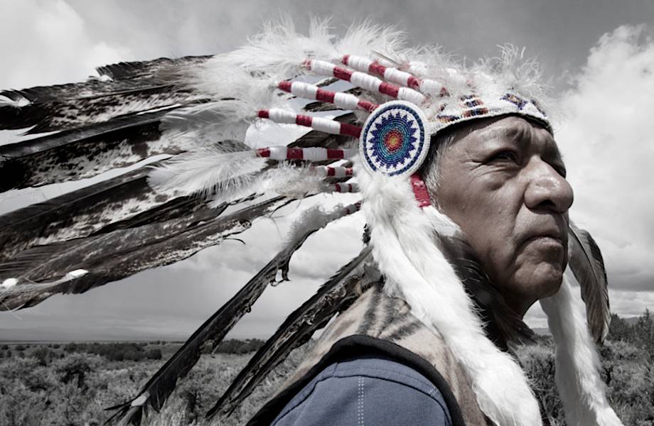 Фотограф делает мощные портреты членов всех 566 индейских племен США