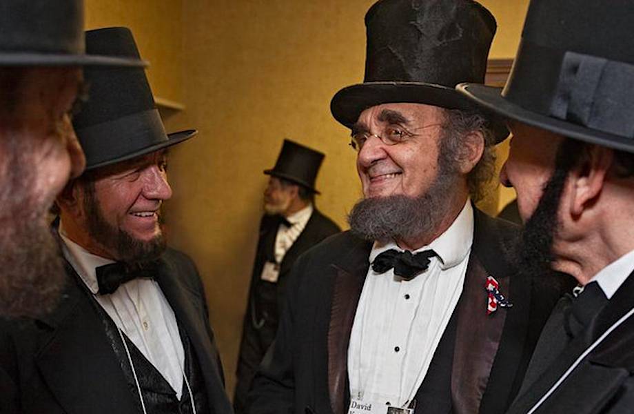 Съезд Линкольнов, русалок и единорогов: странные увлечения американцев в фотографиях 