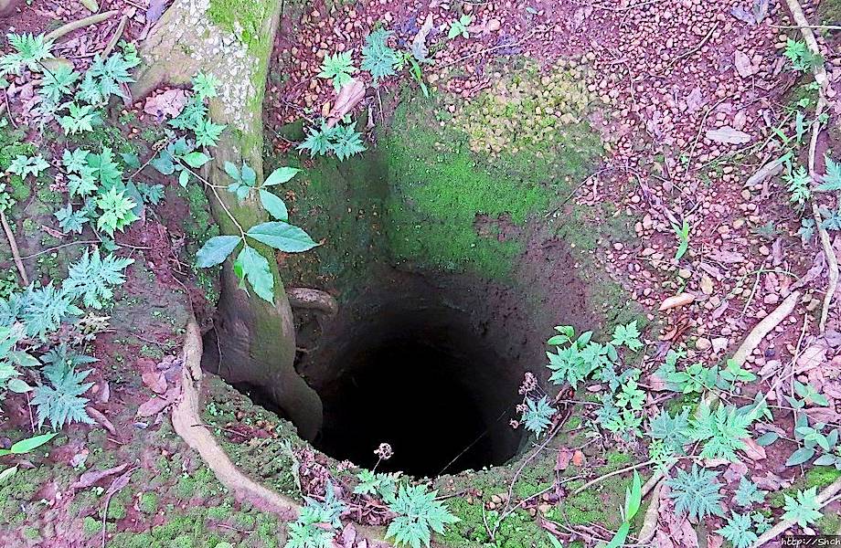 Норы смерти в Уганде: кто пробурил в скальных породах глубокие шахты