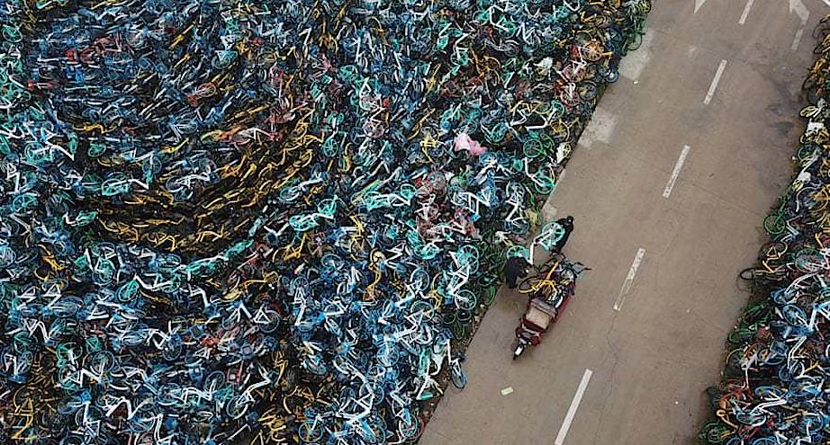 Фото дня: свалка велосипедов в Китае
