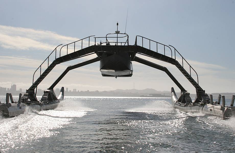 Восхищенный насекомыми инженер создал фантастическое судно в форме водомерки 