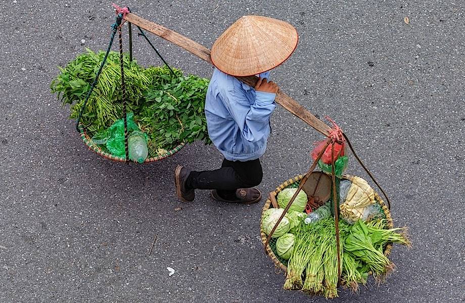 Фотограф отдает дань уважения вьетнамским уличным торговцам в серии ярких снимков