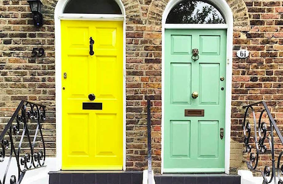 Фотограф сделала снимки очаровательных цветных входных дверей домов Лондона 