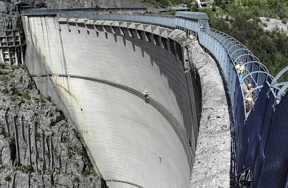 Плотина Вайонт в Италии: почему пришлось спустить водохранилище и бросить новую дамбу