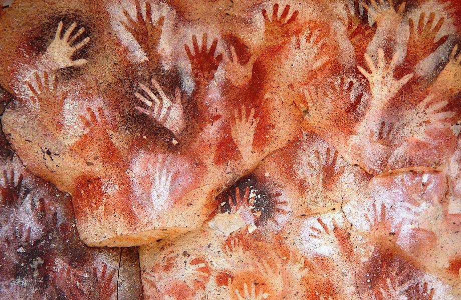 Наскальные рисунки, которых больше нет нигде в мире: пещера рук в Аргентине  