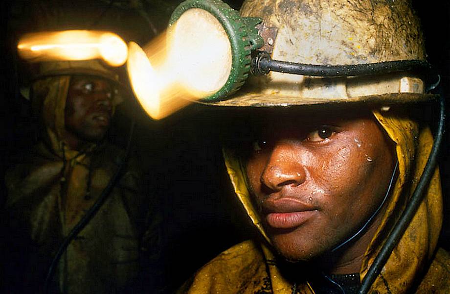 Адская жара и удушающая влажность: как добывают золото в самой глубокой шахте в мире