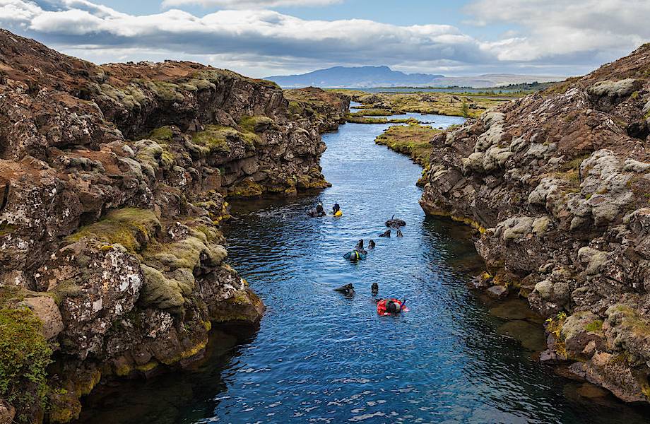 ​Разлом в Исландии, где можно прикоснуться к двум материкам: Европе и Америке