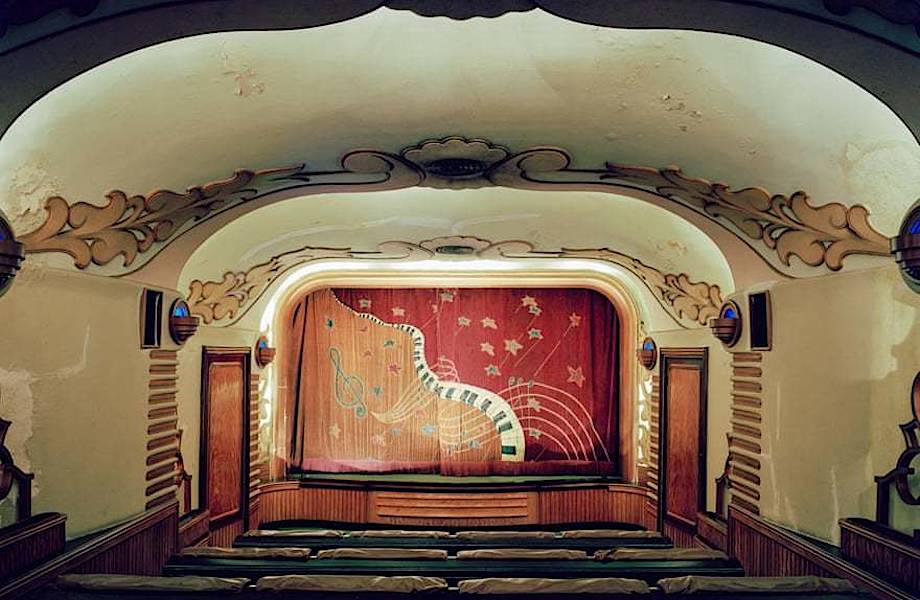Фотограф ездит по миру и показывает, как завораживающе выглядят старые кинотеатры