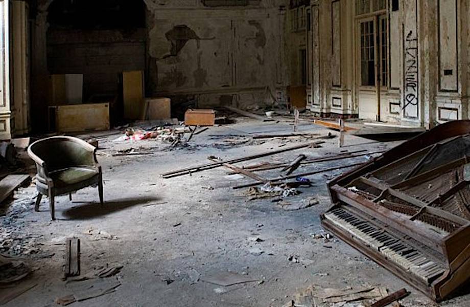 21 фото интерьера заброшенных зданий, от которых становится не по себе