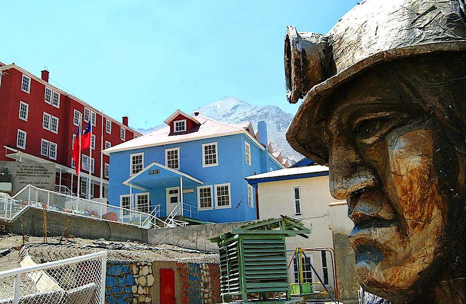Шахтерский городок Сьюэлл в Чили, который после закрытия стал очень популярен