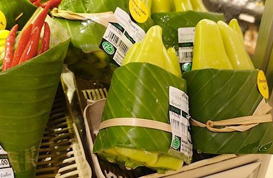 Азиатские супермаркеты вернулись к использованию листьев вместо пластиковой упаковки