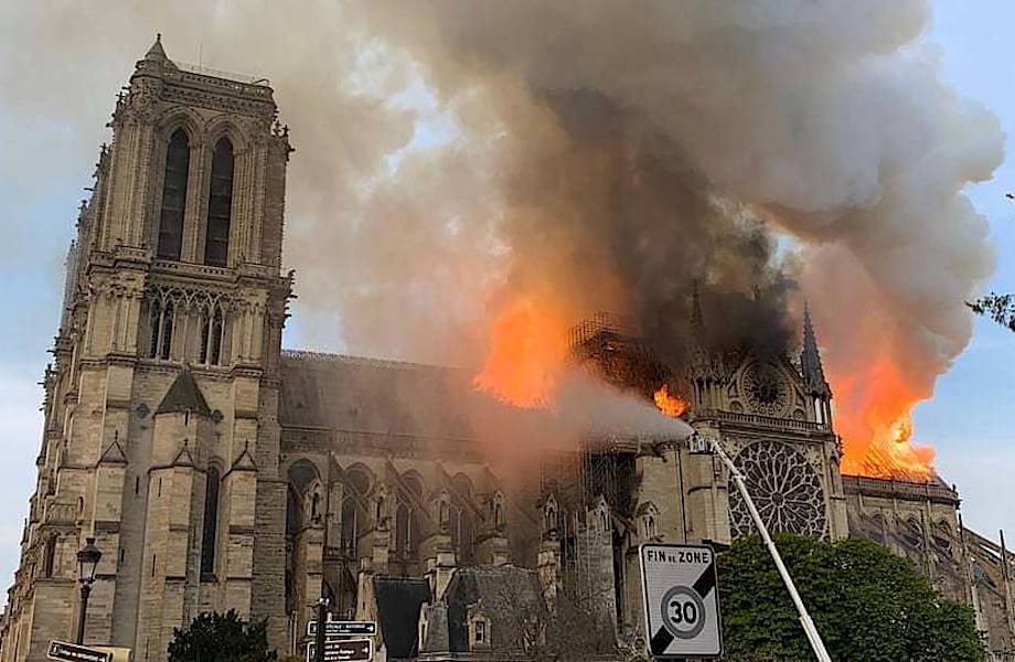 Полыхающее «сердце» Парижа: собор Парижской Богоматери пережил пожар