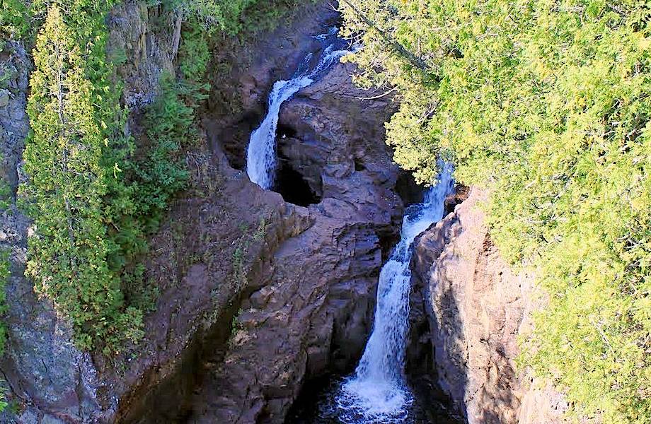 Тайна «Чайника дьявола»: куда исчезает вода в самом странном водопаде планеты