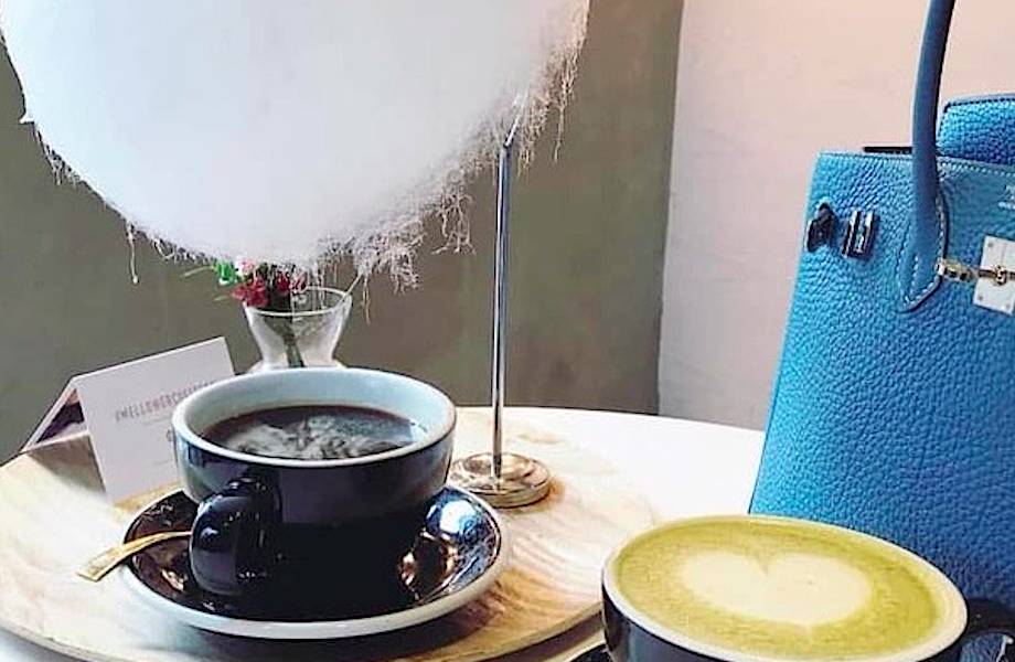 В Сингапуре подают кофе с «облачком», из которого в чашку капает сахарный дождь