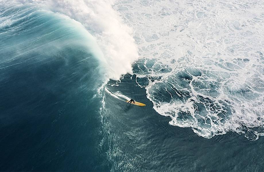 Умопомрачительные воздушные снимки сёрферов, покоряющих гигантские волны