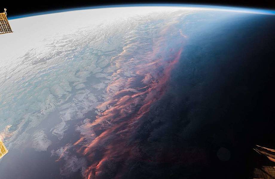 Астронавт показал, насколько волшебно выглядит закат из космоса