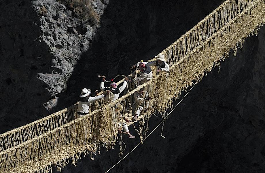 Единственный уцелевший мост древних инков, который плели из обычной травы