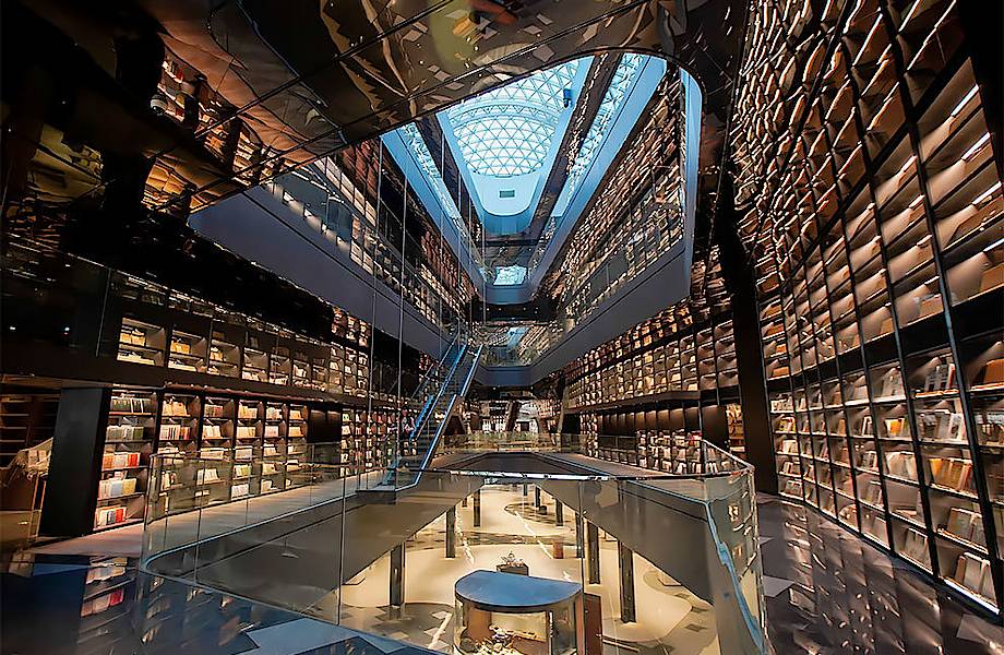 Невероятный футуристический книжный магазин в Китае