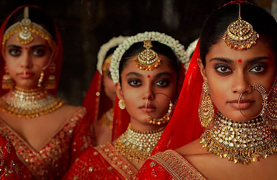 Фотограф показывает традиционную индийскую свадебную одежду в современном прочтении
