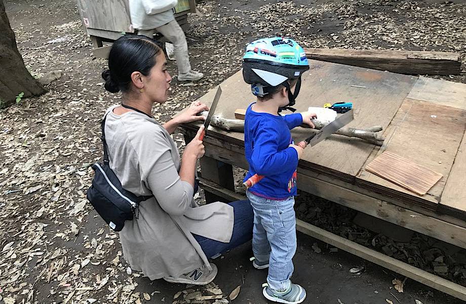Японцы создали парк, где детям разрешены все опасности, от которых их обычно ограждают