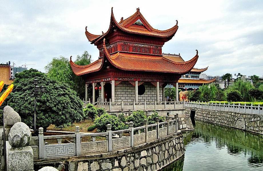 Не для красоты: почему крыши китайских традиционных зданий загнуты вверх