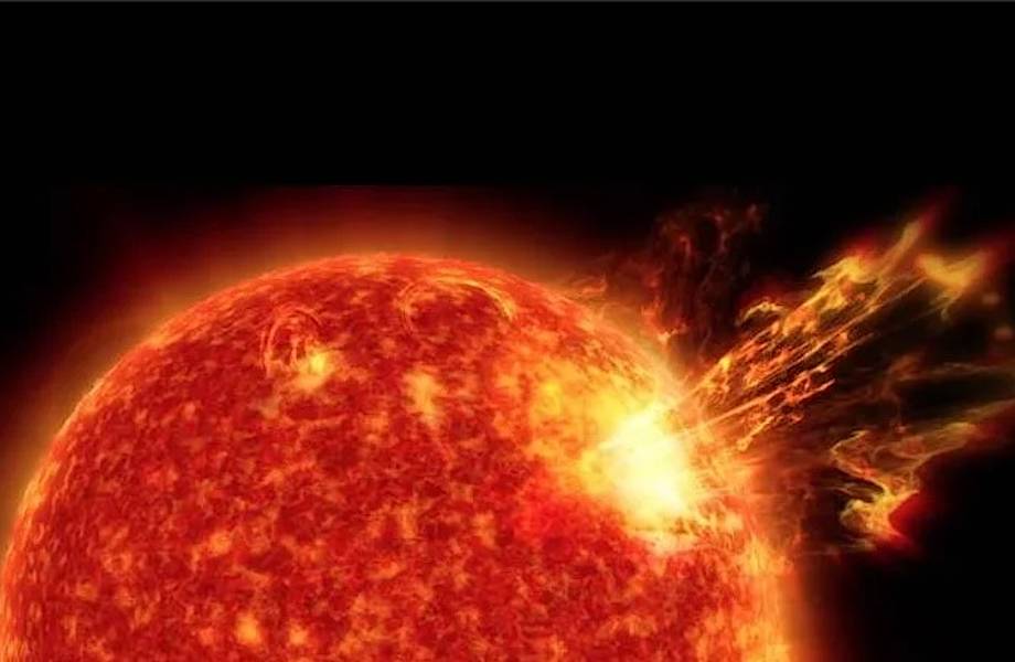 Столкновение кометы с Солнцем попало на видео Столкновение кометы с Солнцем попало на видео