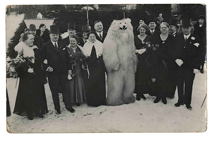 Белые медведи в истории Германии: коллекционер нашел множество странных фото с мишками
