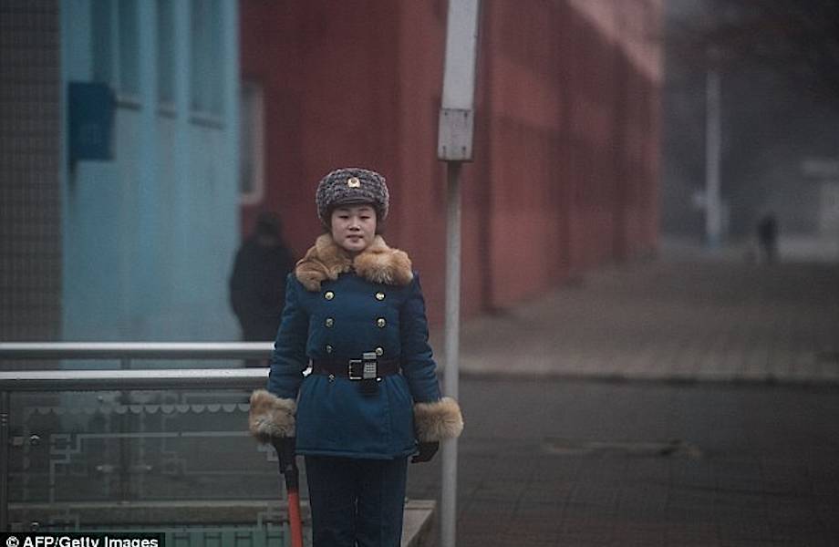 В дорожную полицию Северной Кореи берут исключительно девушек-красавиц