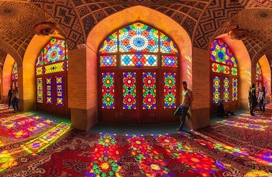 Калейдоскоп цветов потрясающей иранской Розовой мечети