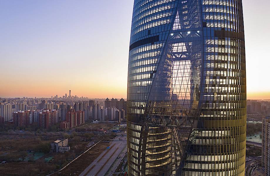 В Пекине построили винтовой эконебоскреб, который разделен на две половины