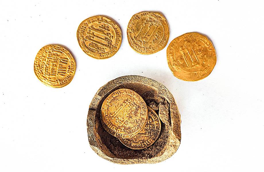 Израильские археологи обнаружили золотые монеты возрастом 1200 лет
