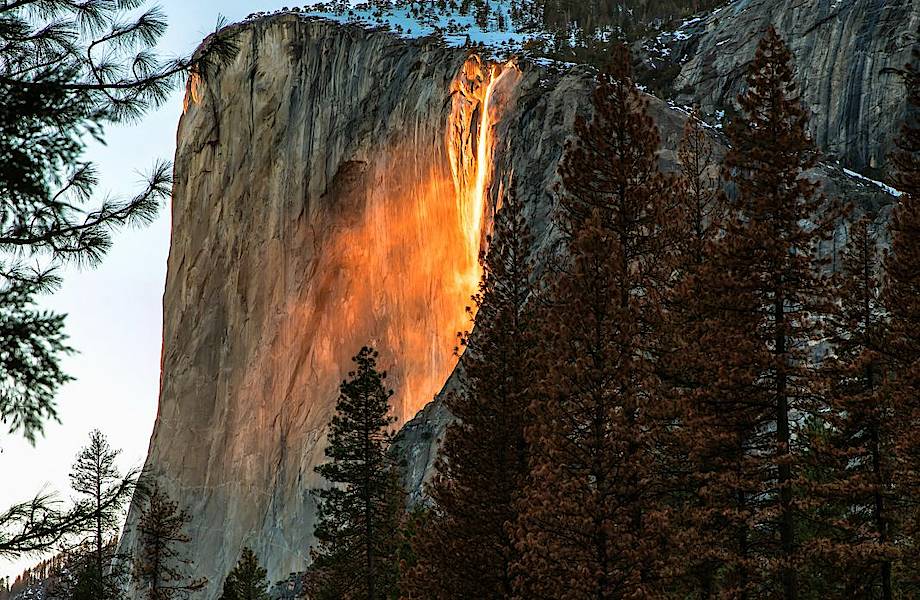 Горящий водопад: необычное явление, которое поразило весь интернет