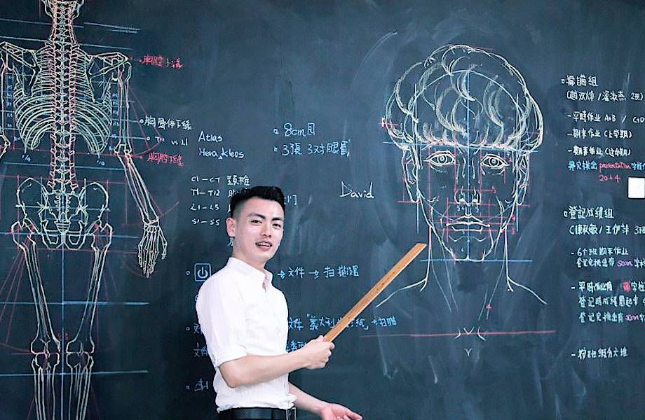 Тайваньский учитель анатомии потрясающе рисует на доске иллюстрации к лекциям
