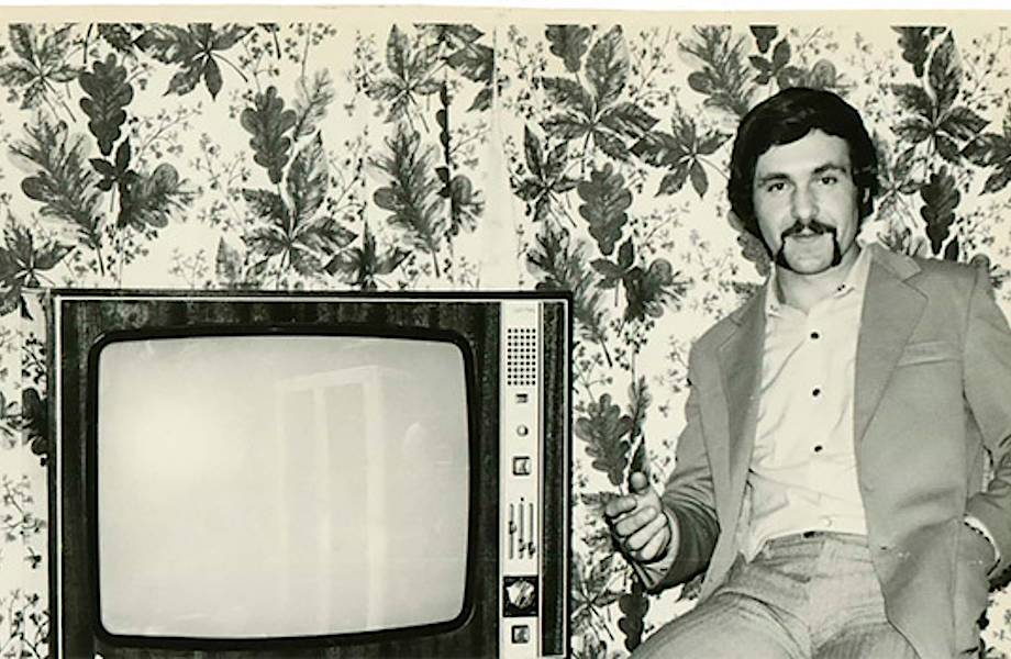 Винтажные фото советских людей, позирующих со своим первым телевизором 