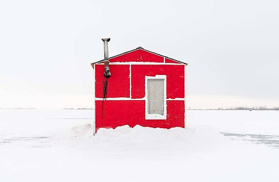 Как канадцы рыбачат зимой: 11 фото красочных домиков для подледной рыбалки в Канаде