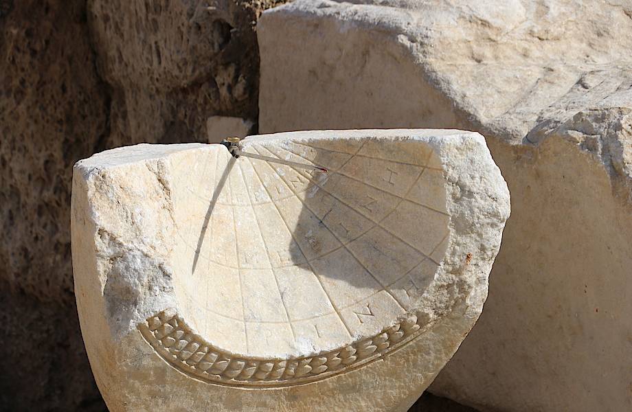 В турецком городе Денизли обнаружены солнечные часы 2000-летней давности