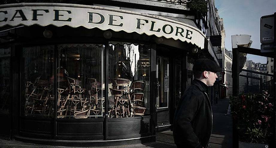Фото дня: закрытые кафе Парижа