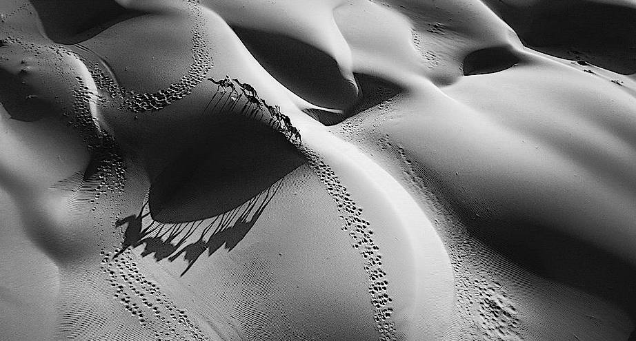 Фото дня: пустыня Омана в черно-белых тонах