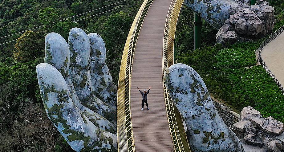Фото дня: Золотой мост в Дананге