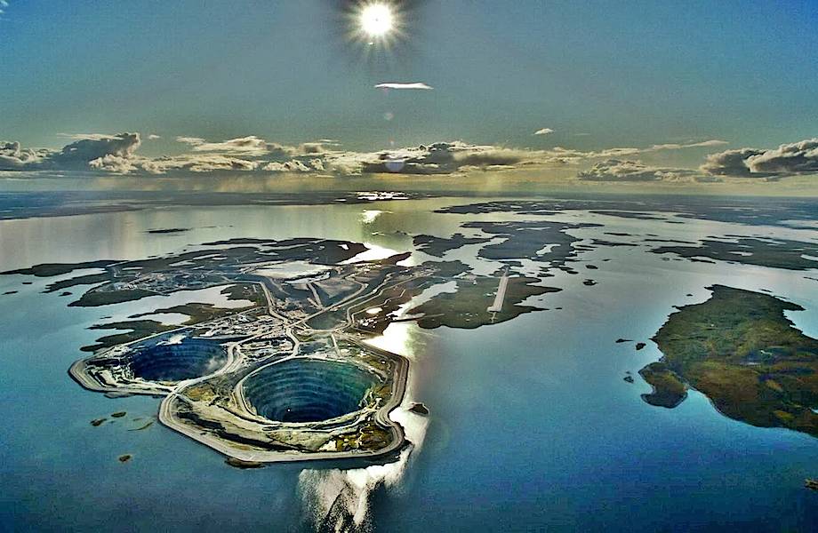 Почему вода не заливает алмазный рудник «Дьявик» посреди канадского озера