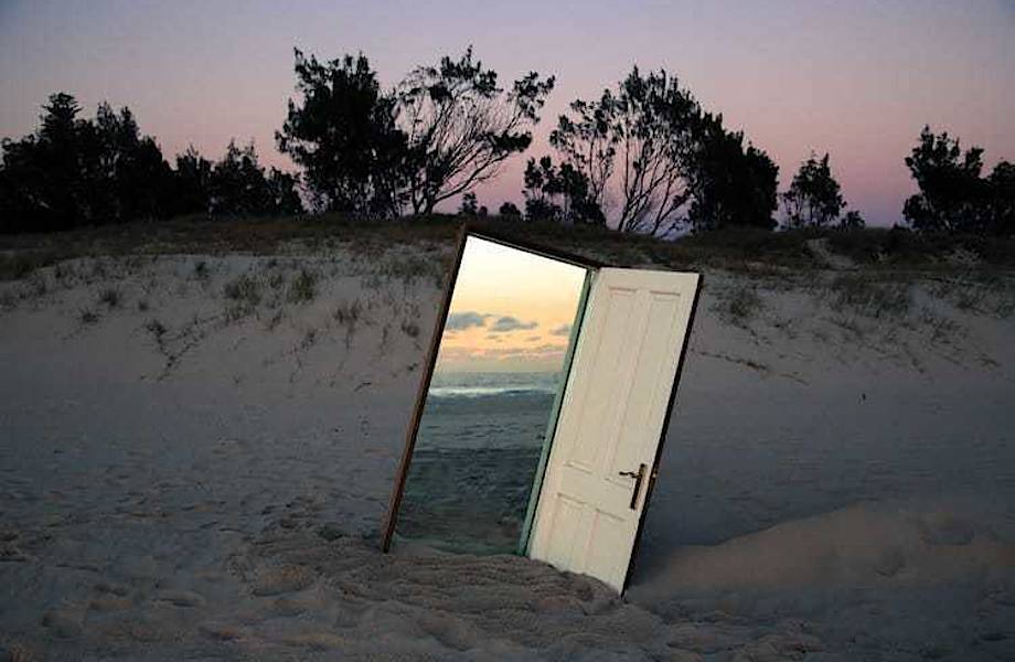 Необычные зеркальные инсталляции, отражающие наши отношения с миром 