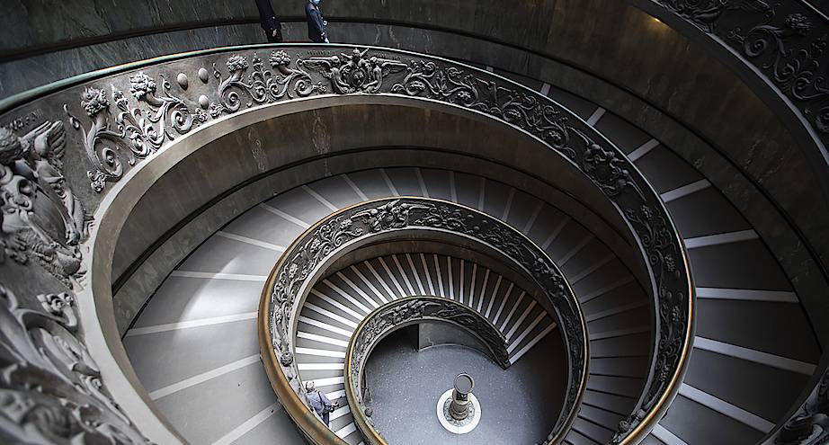 Фото дня: винтовая лестница в музее Ватикана, построенная Джузеппе Момо