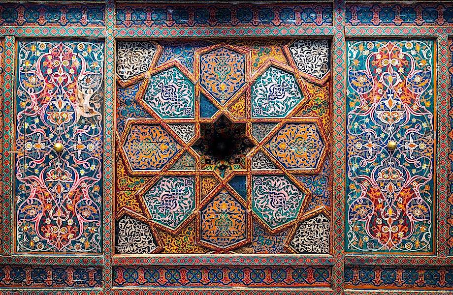 Тревел-фотограф снимает ослепительные потолки дворцов и мечетей Узбекистана